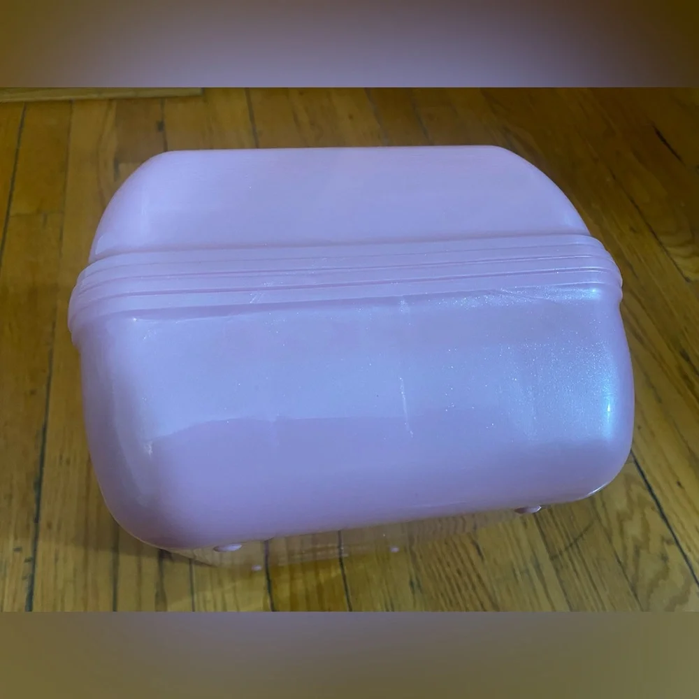 Vintage Caboodles case- pink and sparkly with mirror